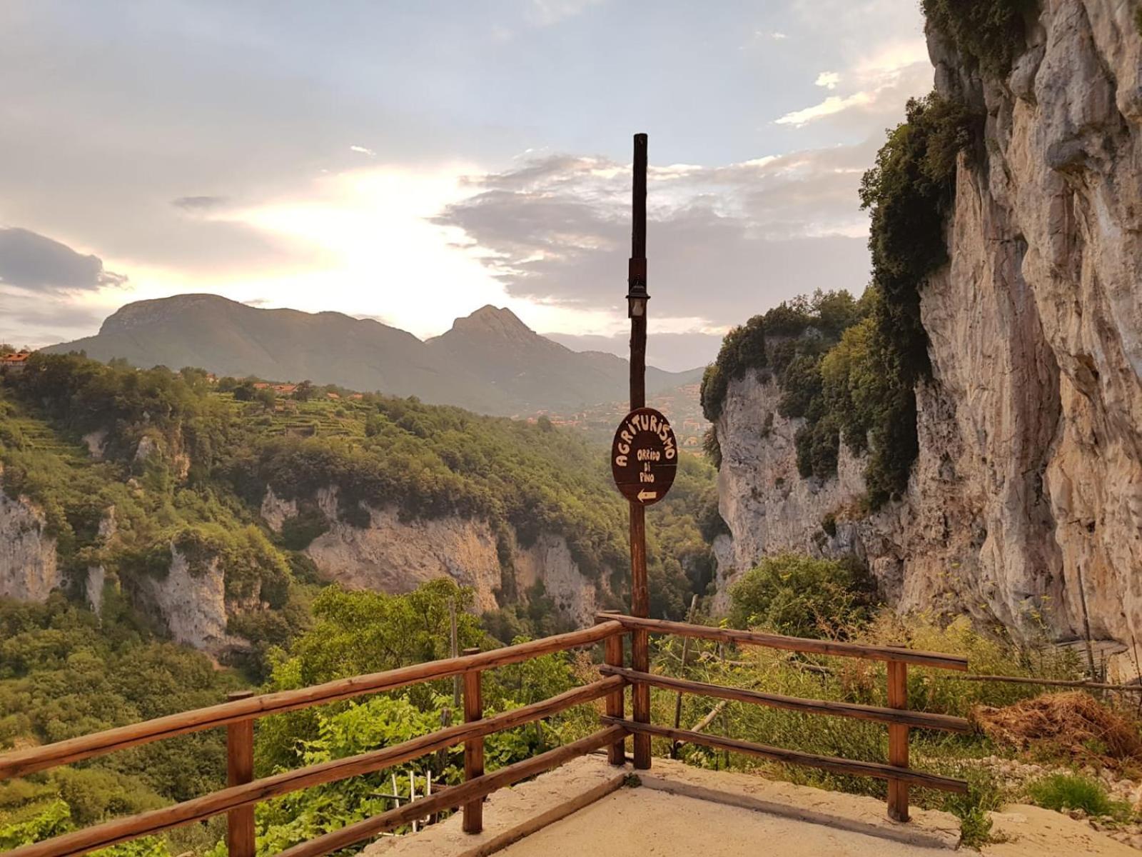 Agriturismo Orrido Di Pino Аджерола Экстерьер фото