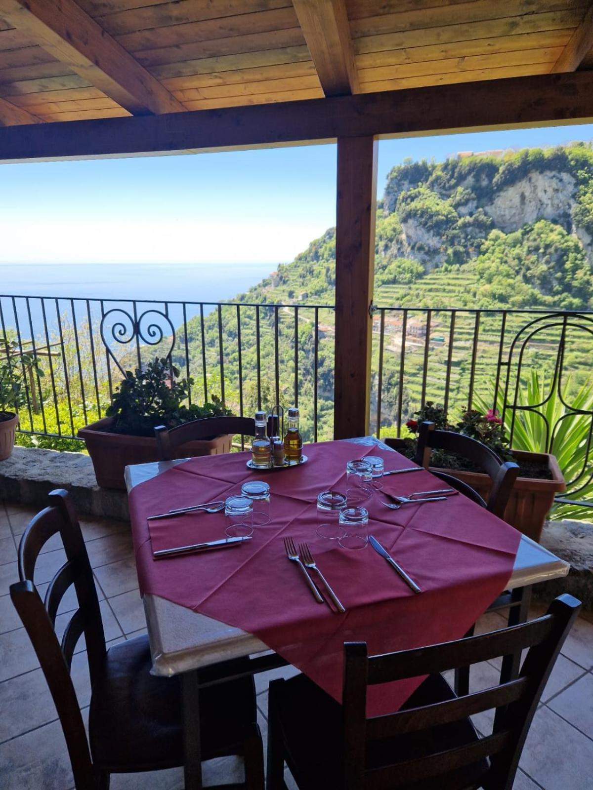Agriturismo Orrido Di Pino Аджерола Экстерьер фото