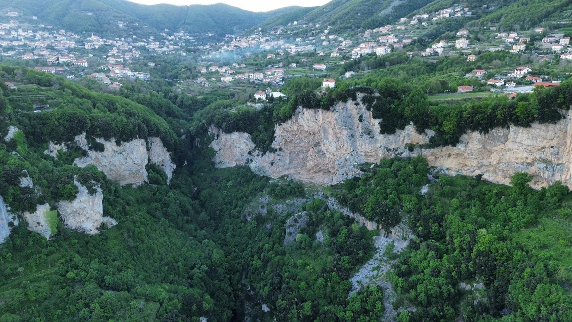 Agriturismo Orrido Di Pino Аджерола Экстерьер фото