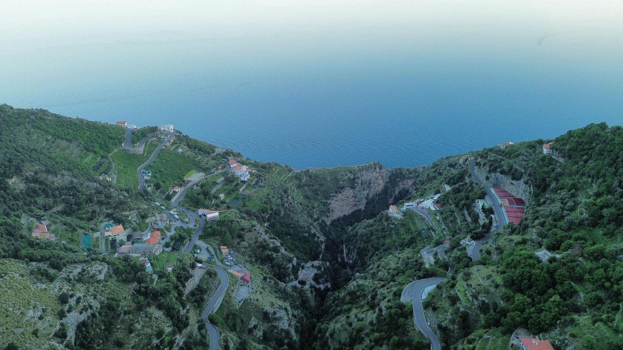 Agriturismo Orrido Di Pino Аджерола Экстерьер фото